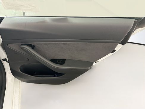 Used 2019 Tesla Model 3 Long Range image 32