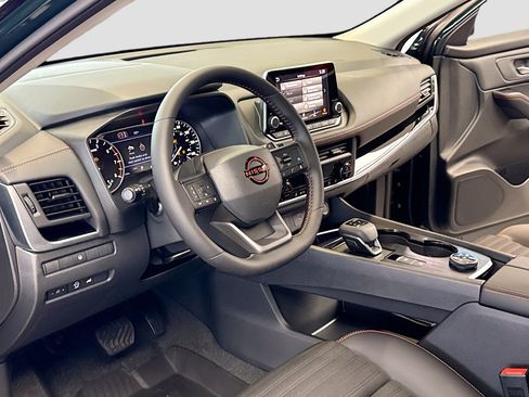 Used 2026 Nissan Rogue SV image 4