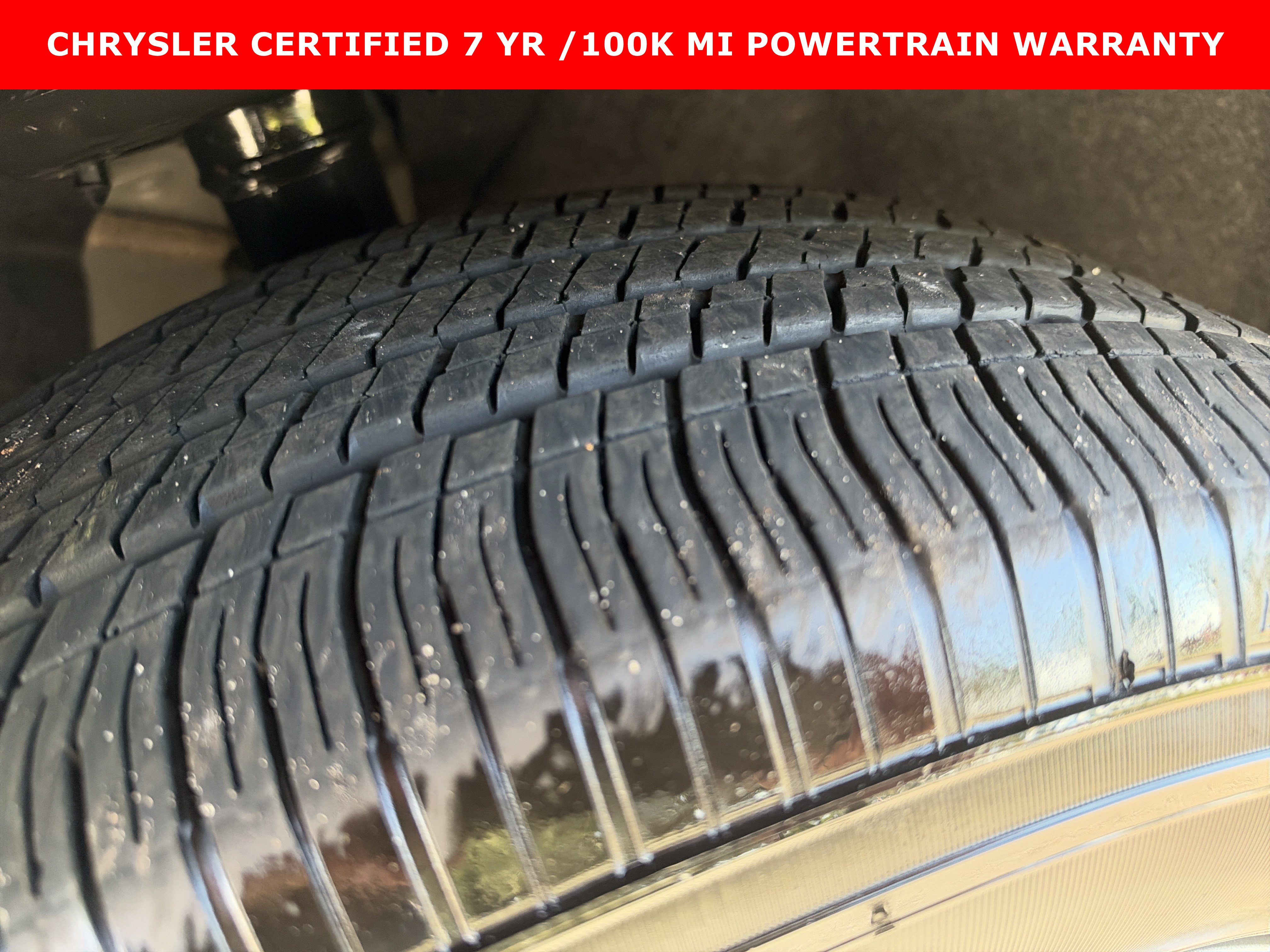 Used 2025 Chrysler Pacifica Select FWD image 11