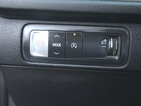 Used 2025 Chevrolet Traverse LT w/ Driver Confidence Package FWD image 22