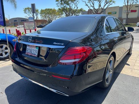 Used 2018 Mercedes-Benz E 400 4MATIC Sedan w/ Premium 3 Package image 10