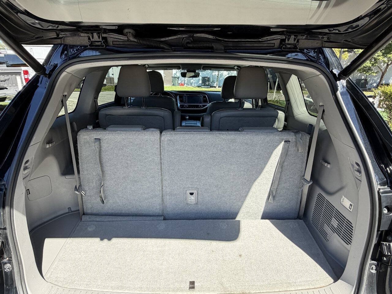 Used 2018 Toyota Highlander Limited FWD image 10