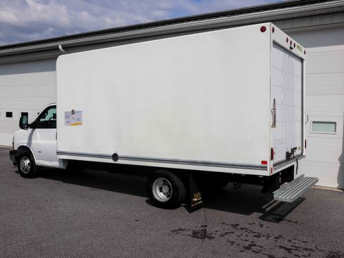 Used 2022 Chevrolet Express 3500 w/ Power Convenience Package RWD image 5