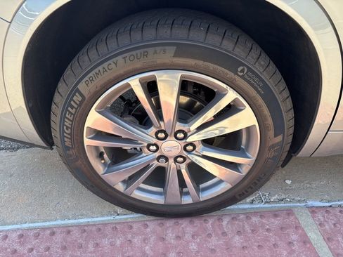 Used 2025 Cadillac XT6 Premium Luxury FWD image 6