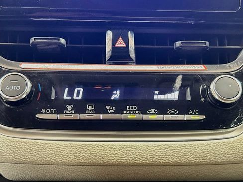 Used 2025 Toyota Corolla LE FWD image 13