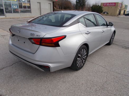 Used 2024 Nissan Altima 2.5 SV image 5