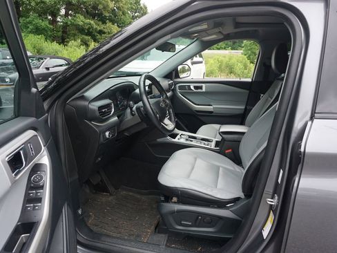 Used 2021 Ford Explorer XLT w/ Equipment Group 202A AWD/4WD image 2