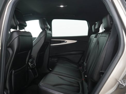 Used 2020 Lincoln Nautilus Premier AWD/4WD image 15