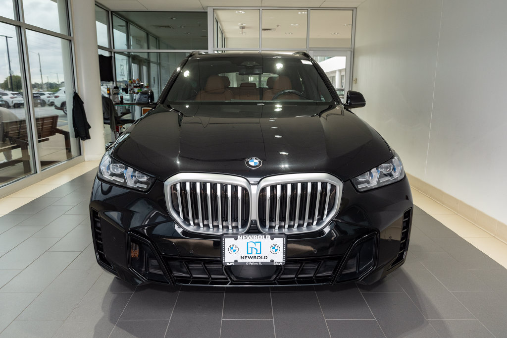 Used 2024 BMW X5 xDrive40i w/ M Sport Package AWD/4WD image 11