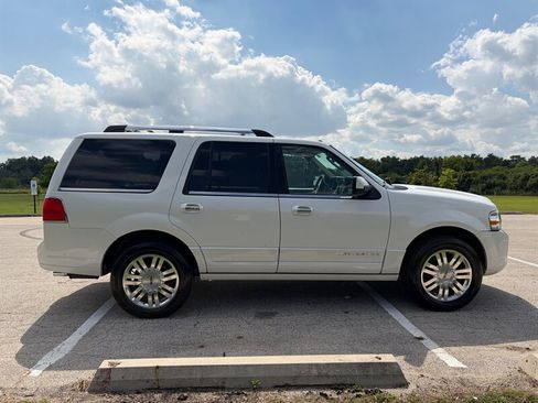 Used 2014 Lincoln Navigator 4WD image 5