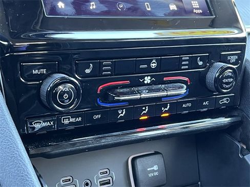 Used 2023 Jeep Grand Cherokee Laredo w/ Luxury Tech Group I image 25