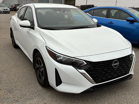 Used 2025 Nissan Sentra SV image 3