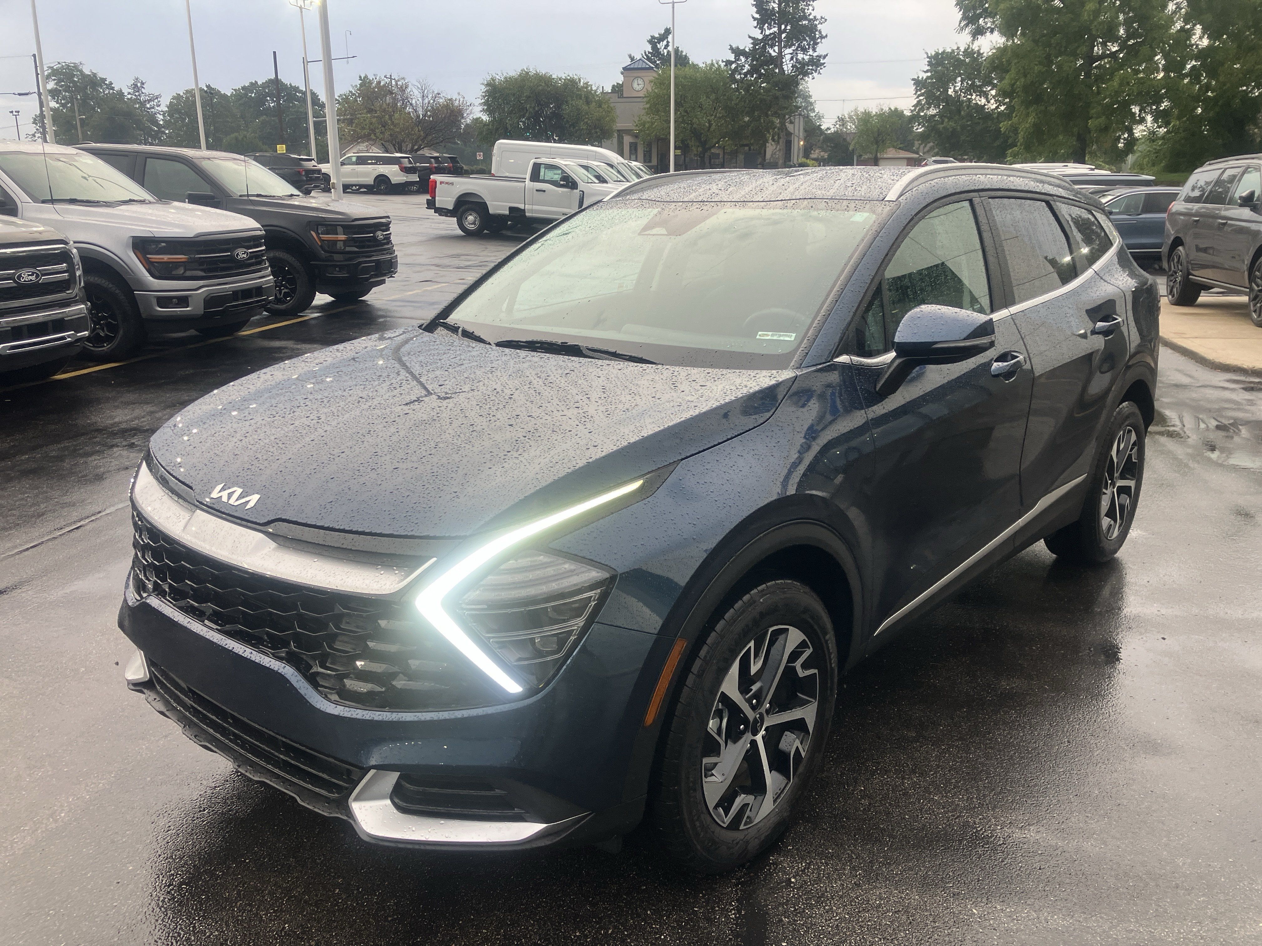 Used 2025 Kia Sportage EX AWD/4WD image 3