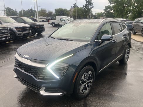 Used 2025 Kia Sportage EX AWD/4WD image 3
