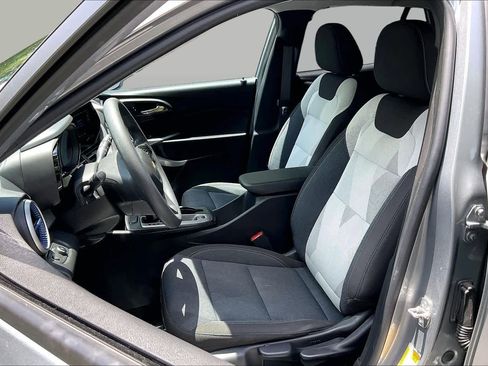 Used 2024 Chevrolet Trax LS w/ LS Convenience Package FWD image 24