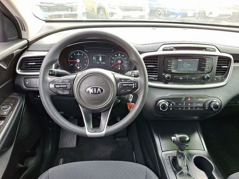 Used 2017 Kia Sorento LX image 13