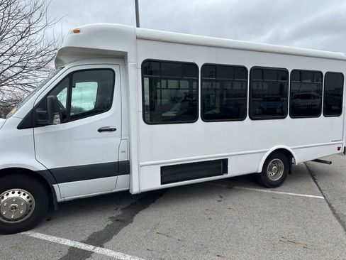 Used 2022 Mercedes-Benz Sprinter 3500 image 9