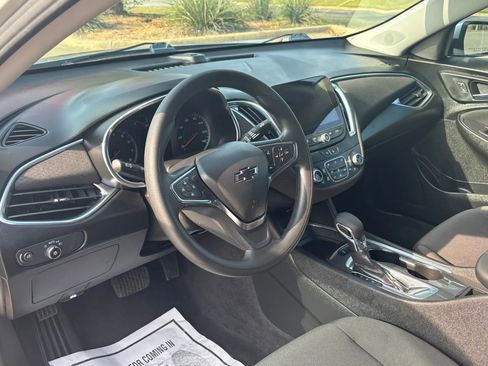 Used 2021 Chevrolet Malibu LT image 8