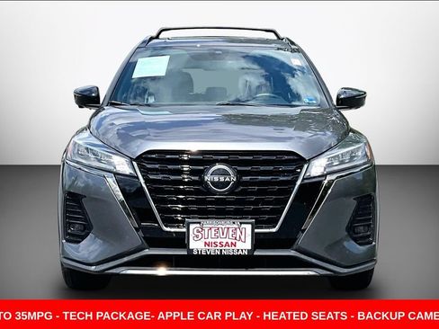 Used 2023 Nissan Kicks SR w/ SR Premium Package FWD image 2