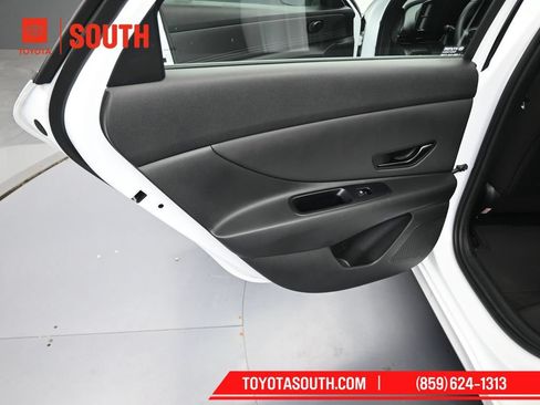 Used 2025 Hyundai Elantra Sport FWD image 29