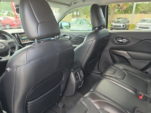 Used 2019 Jeep Cherokee Limited FWD image 12