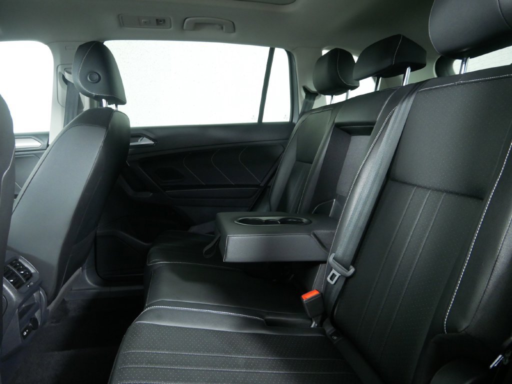 Used 2023 Volkswagen Tiguan SE w/ Panoramic Sunroof Package AWD/4WD image 16