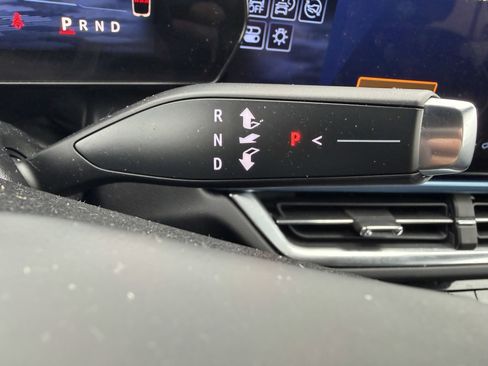 Used 2024 Chevrolet Equinox EV LT AWD/4WD image 35