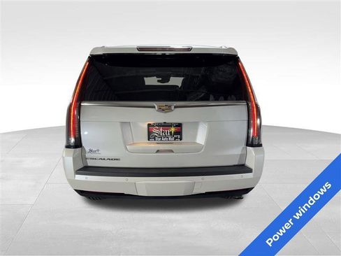 Used 2016 Cadillac Escalade Luxury AWD/4WD image 5