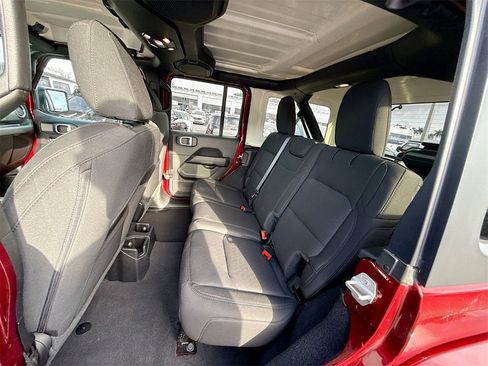 Used 2021 Jeep Wrangler Unlimited Sahara image 27
