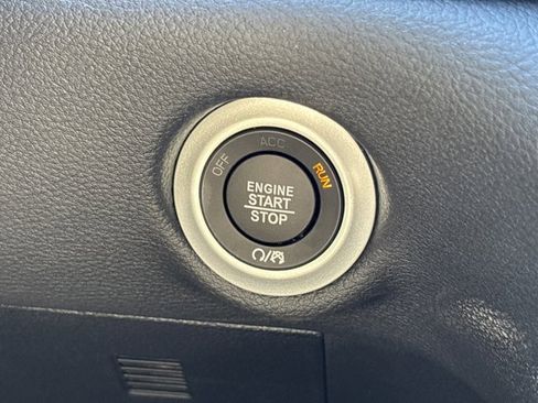 New 2026 Chrysler Pacifica Select image 30