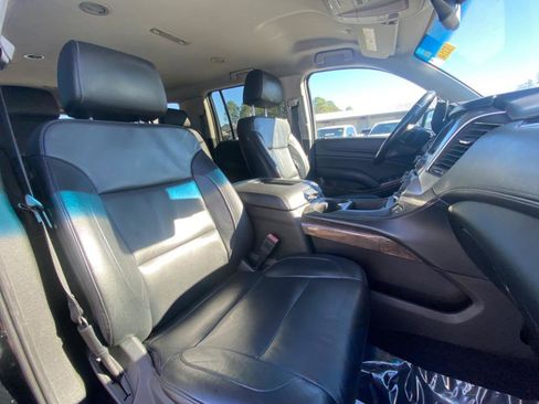 Used 2018 Chevrolet Suburban LT image 25