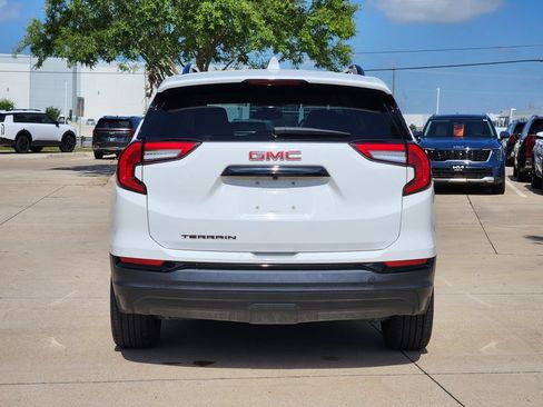 Used 2024 GMC Terrain SLE w/ Driver Convenience Package FWD image 12