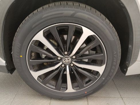 Used 2021 Toyota Highlander XSE FWD image 31