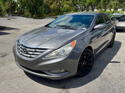 Used 2011 Hyundai Sonata SE image 2