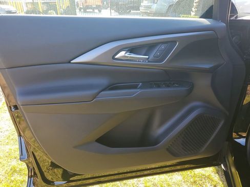 New 2026 Chevrolet Equinox EV LT image 18