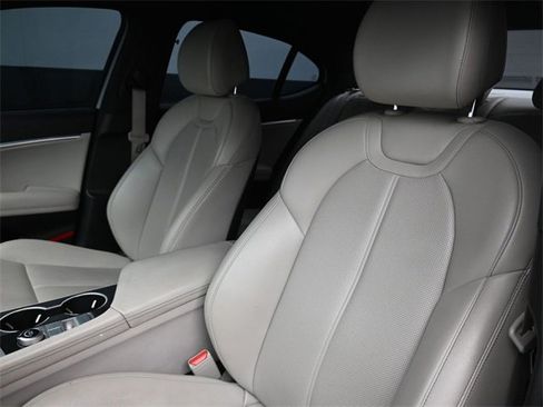 Used 2022 Genesis G70 2.0T image 18