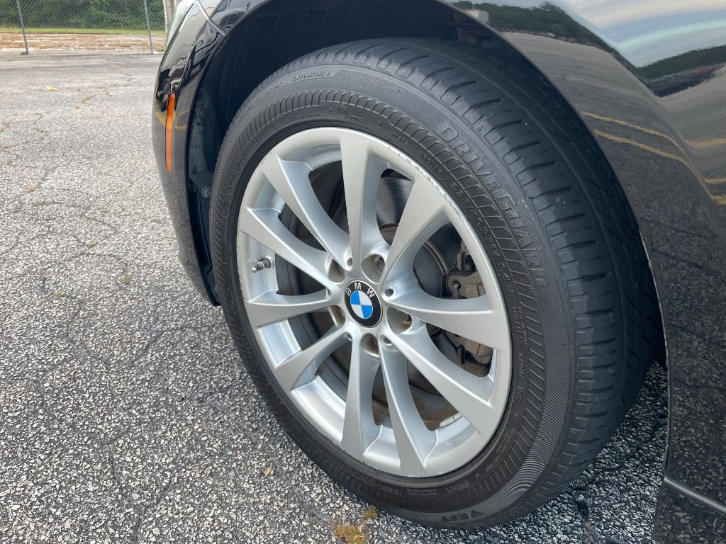 Used 2016 BMW 320i Sedan RWD image 11