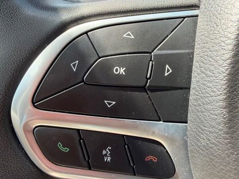 Used 2024 Chrysler Pacifica Touring-L FWD image 26