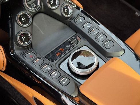 Used 2023 Aston Martin V8 Vantage Coupe image 26