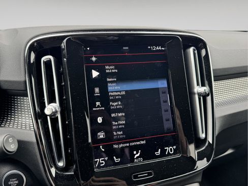 Used 2022 Volvo XC40 T5 R-Design w/ Advanced Package image 14