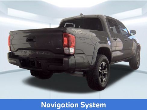 Used 2017 Toyota Tacoma TRD Sport w/ Tow Package RWD image 2