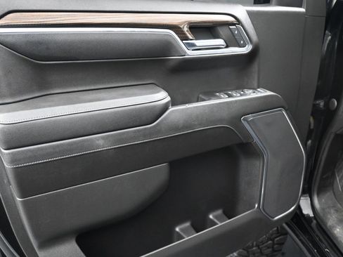 Used 2023 Chevrolet Silverado 1500 LT image 3