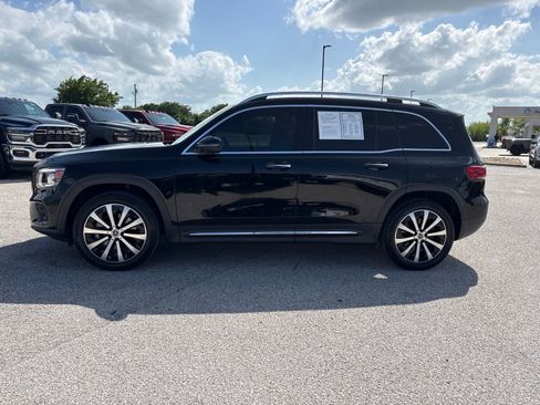 Used 2023 Mercedes-Benz GLB 250 4MATIC image 2