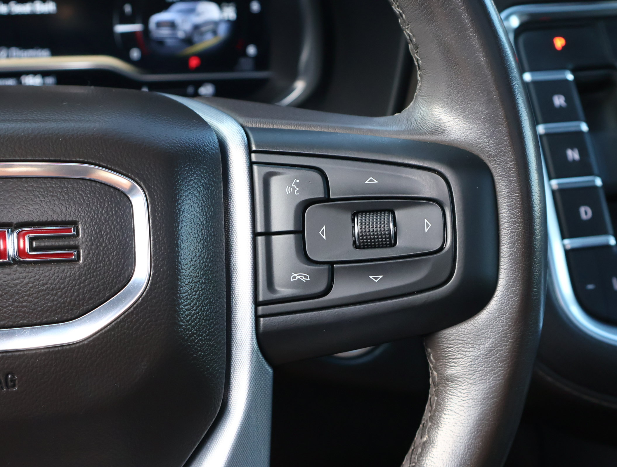 Used 2022 GMC Yukon SLT w/ SLT Premium Package AWD/4WD image 16