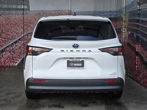Certified 2023 Toyota Sienna LE FWD image 6