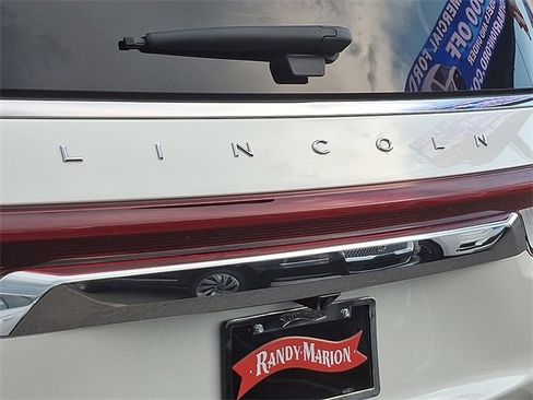 New 2024 Lincoln Navigator L Reserve image 11
