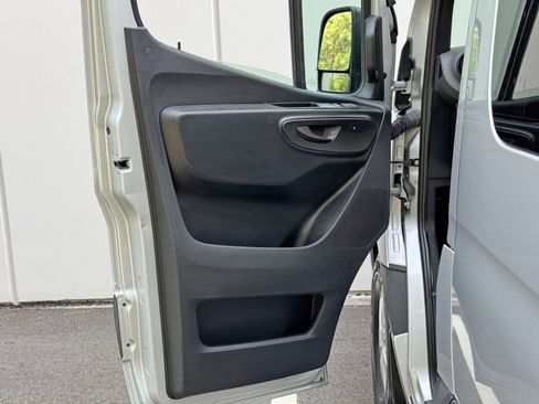 Used 2024 Mercedes-Benz Sprinter 2500 image 50