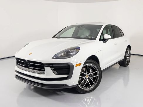 Certified 2026 Porsche Macan AWD/4WD image 1