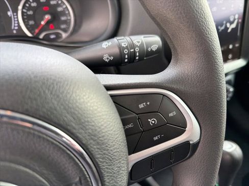 Used 2023 Jeep Renegade Latitude image 24