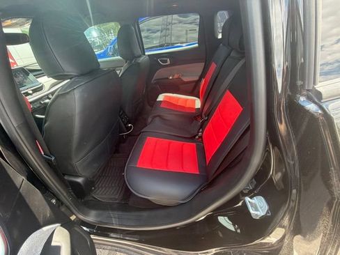 Used 2025 Jeep Compass Latitude AWD/4WD image 11